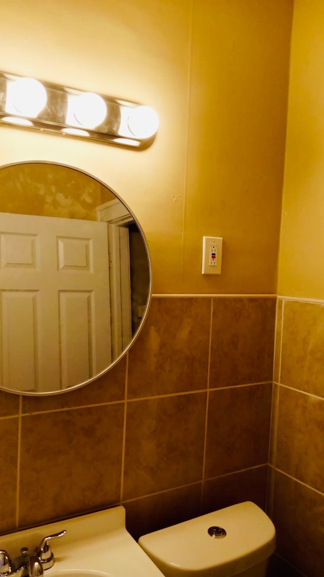 22118 Ulster St, Detroit, MI 48219 - bathroom with tile walls and a sink