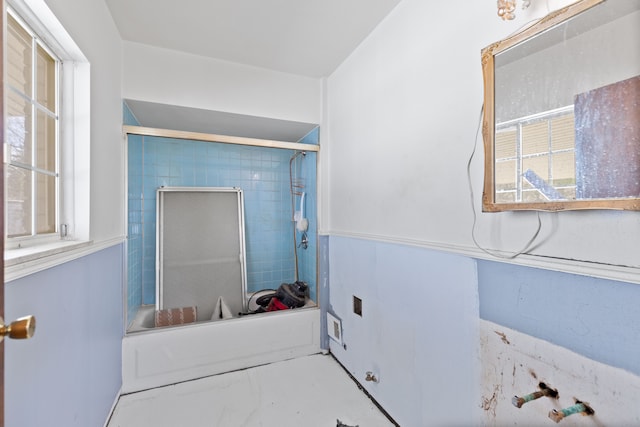 2975 Hadden Rd, Rochester, MI 48306 - bathroom with enclosed tub / shower combo