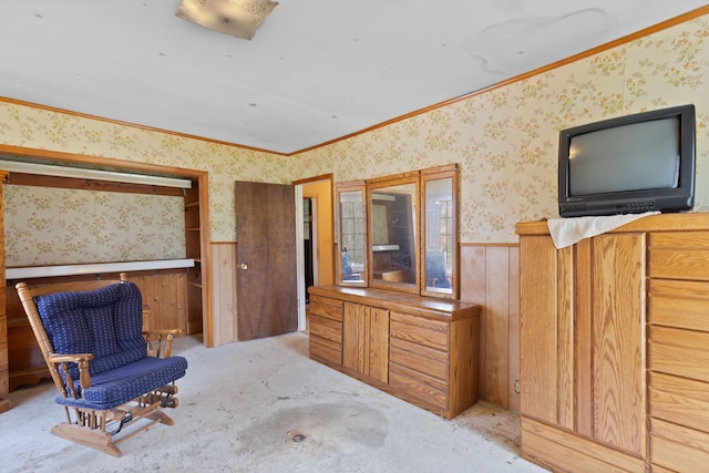 2975 Hadden Rd, Rochester, MI 48306 - living area featuring ornamental molding, carpet floors, wainscoting, and wallpapered walls