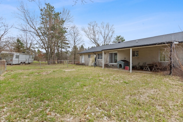 2975 Hadden Rd, Rochester, MI 48306 - view of yard featuring fence