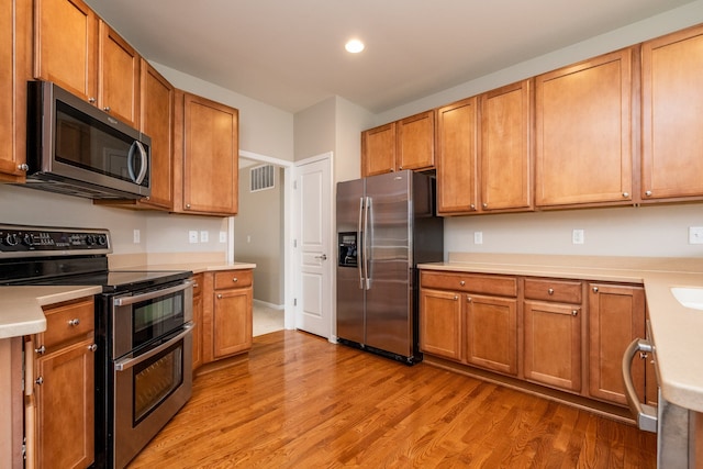 49128 Rainbow Ln S, Northville, MI 48168 - kitchen featuring visible vents, light countertops, recessed lighting, stainless steel appliances, and light wood-style flooring