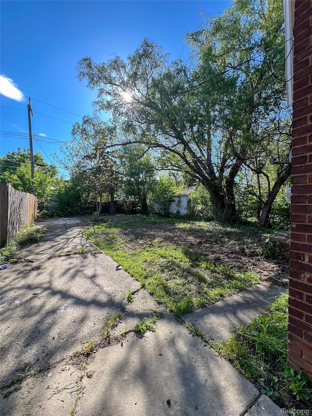 3945 Devonshire Rd, Detroit, MI 48224 - view of yard with a patio area