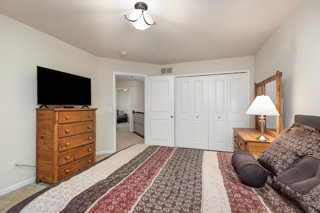 bedroom featuring baseboards, carpet flooring, a closet, and visible vents