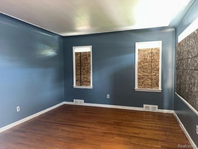 19533 Barlow St, Detroit, MI 48205 - unfurnished room with wood finished floors and baseboards