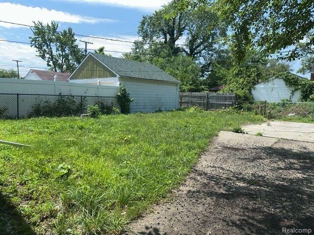 19533 Barlow St, Detroit, MI 48205 - view of yard