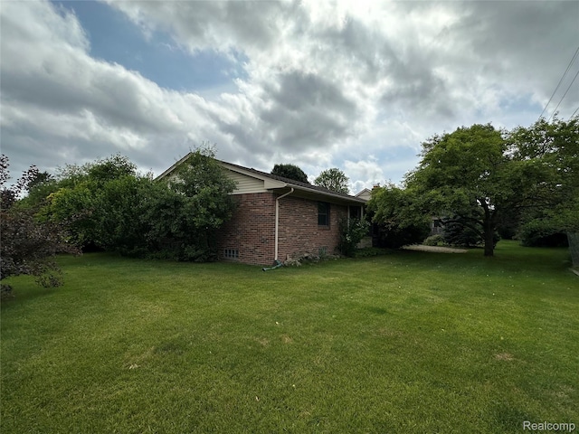 17018 White Haven Dr, Northville, MI 48168 - view of grassy yard