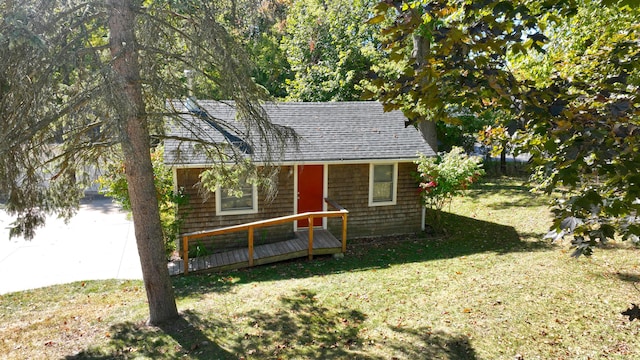 306 Eubank St, Novi, MI 48377 - view of front facade featuring a shingled roof and a front yard