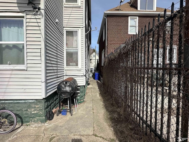 1073-1075 Morrell St, Detroit, MI 48209 - view of side of property featuring fence