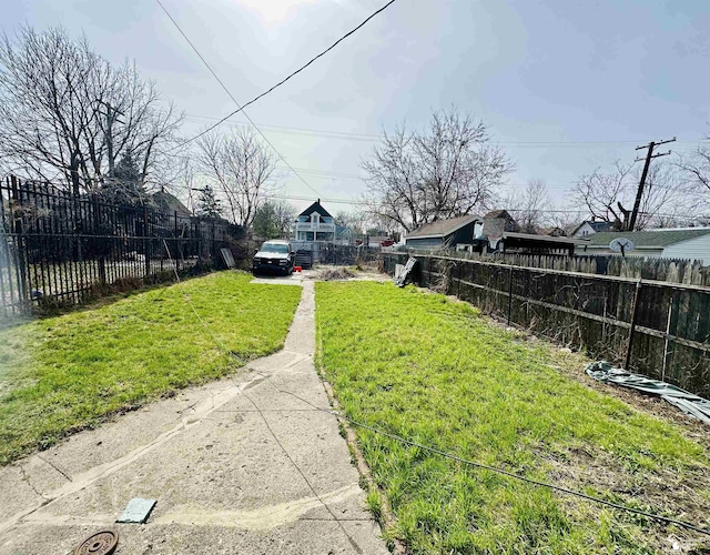 1073-1075 Morrell St, Detroit, MI 48209 - view of yard with fence