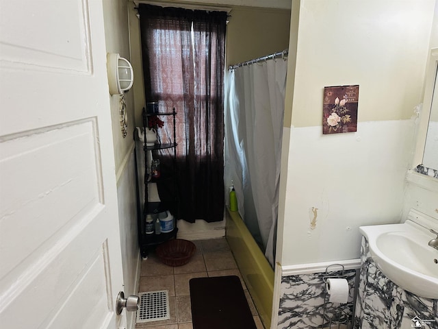 1073-1075 Morrell St, Detroit, MI 48209 - bathroom featuring a sink, visible vents, tile patterned floors, and a shower with shower curtain