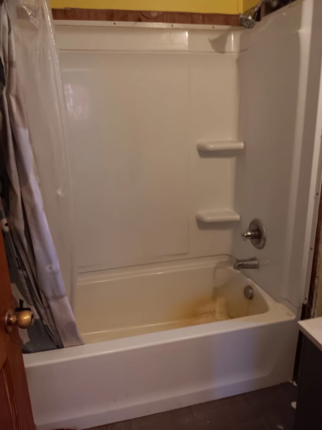 4950 Cottrell Rd, Vassar, MI 48768 - full bath featuring shower / bath combo with shower curtain and vanity