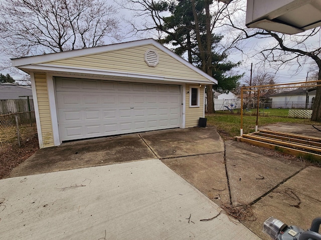 20709 Lockwood St, Taylor, MI 48180 - detached garage featuring fence