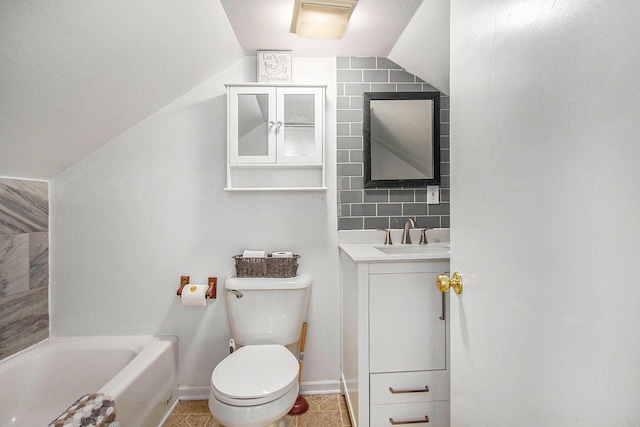 full bath featuring baseboards, toilet, vanity, a tub to relax in, and backsplash