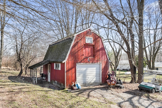 view of barn featuring driveway