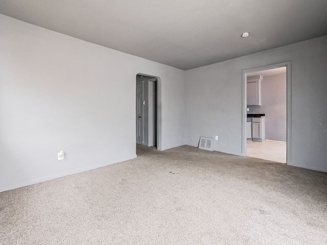 16665 San Juan Dr, Detroit, MI 48221 - spare room with carpet floors and visible vents
