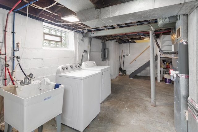 16890 Monica St, Detroit, MI 48221 - washroom with washing machine and dryer, laundry area, a sink, and visible vents