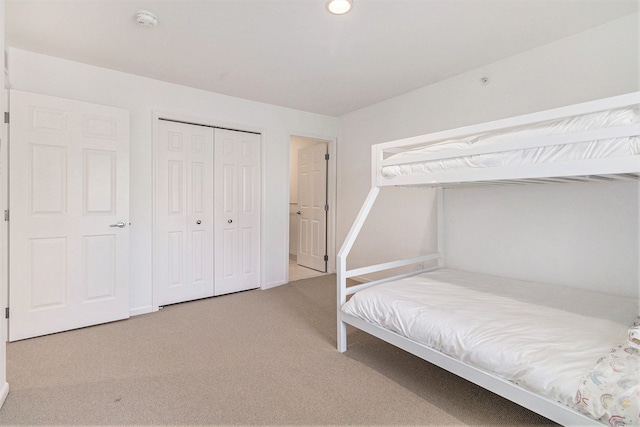 bedroom featuring carpet floors, recessed lighting, and a closet