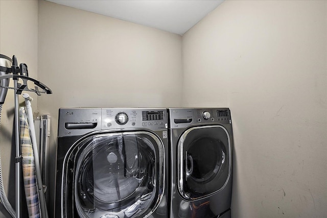 1194 Eagle Nest, Milford, MI 48381 - washroom featuring washing machine and clothes dryer