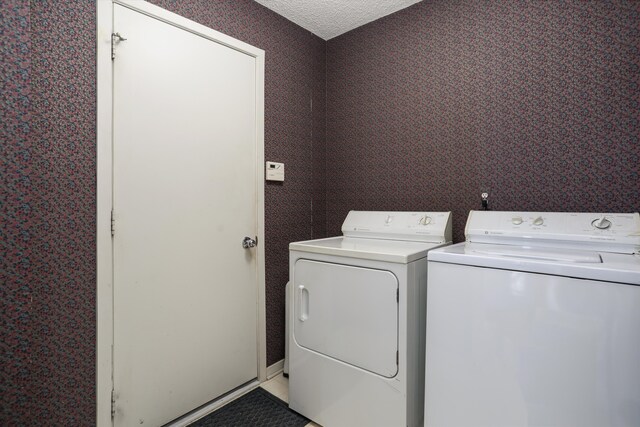 31052 Silverdale Dr, Novi, MI 48377 - laundry room with washer and dryer, laundry area, and wallpapered walls