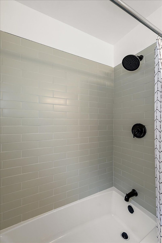 18645 Cherrylawn St, Detroit, MI 48221 - bathroom with shower / bathtub combination