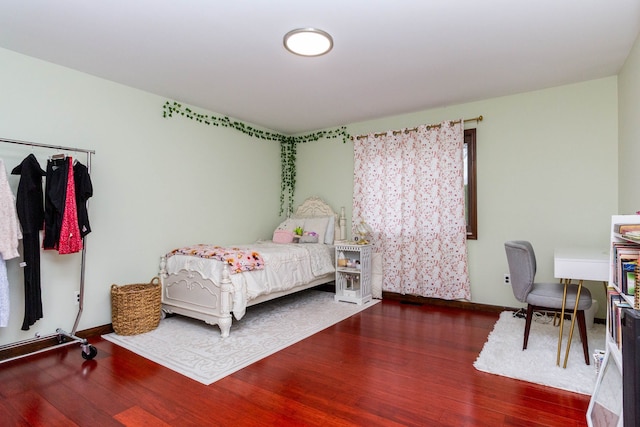46498 Houghton Dr, Shelby, MI 48315 - bedroom featuring wood finished floors and baseboards