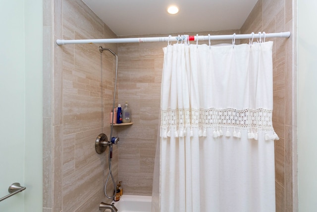 46498 Houghton Dr, Shelby, MI 48315 - bathroom featuring a shower with curtain