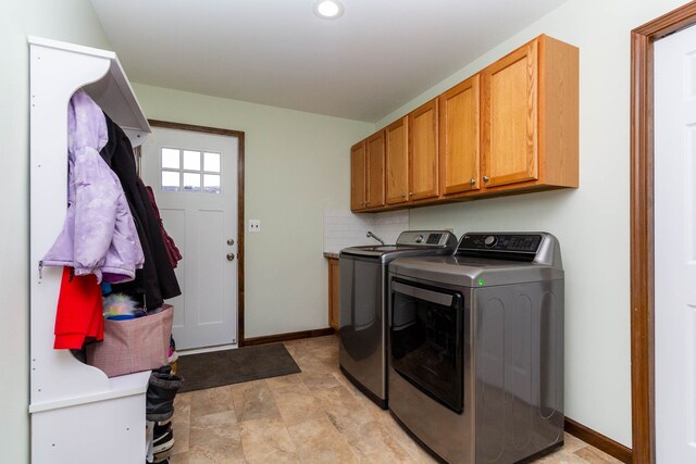 46498 Houghton Dr, Shelby, MI 48315 - laundry room with baseboards, washing machine and clothes dryer, and cabinet space