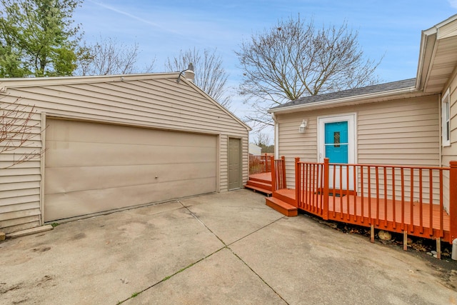 view of detached garage