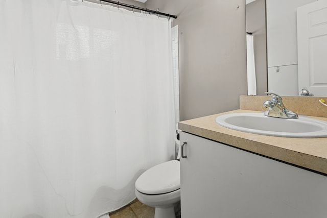full bath featuring tile patterned flooring, toilet, a shower with shower curtain, and vanity