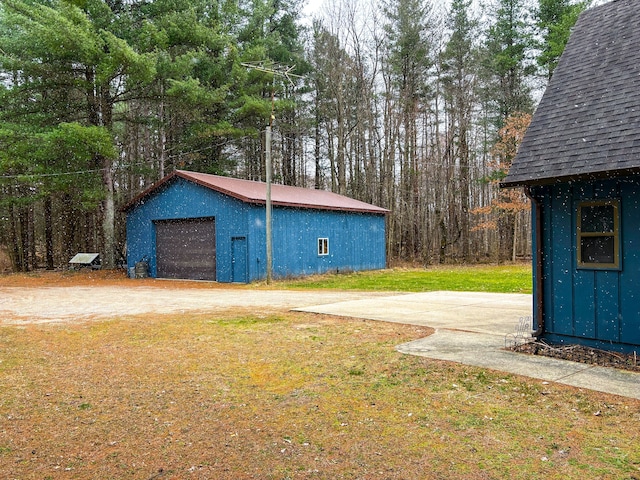 detached garage featuring driveway