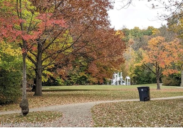 1233 Island Dr Unit 201, Ann Arbor, MI 48105 - view of property's community with a yard