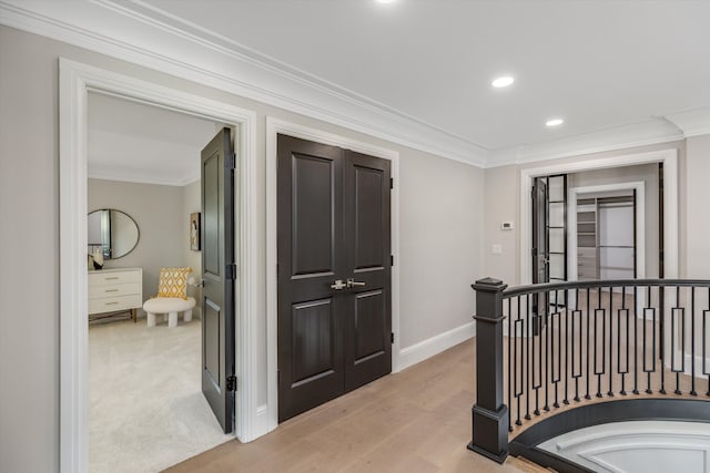 245 Chestnut Cir, Bloomfield Hills, MI 48304 - corridor with baseboards, crown molding, an upstairs landing, recessed lighting, and light wood-style floors