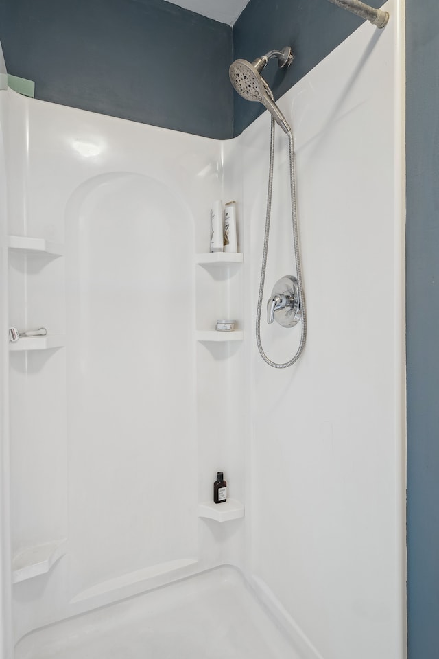 1826 Poppleton Dr, West Bloomfield, MI 48324 - full bath with a shower