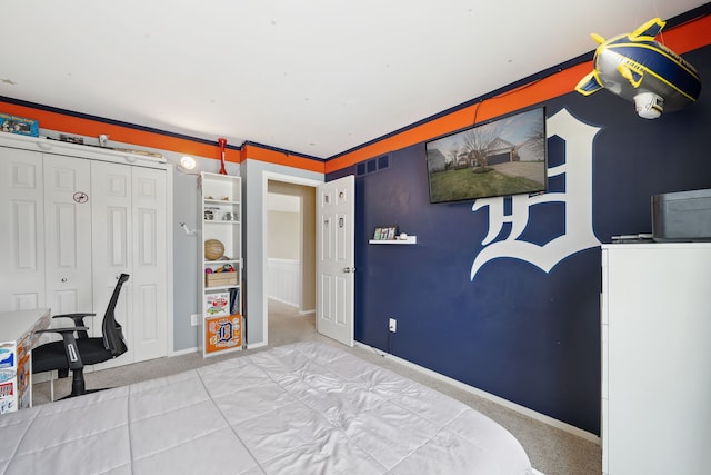 1826 Poppleton Dr, West Bloomfield, MI 48324 - bedroom with a closet, visible vents, and baseboards
