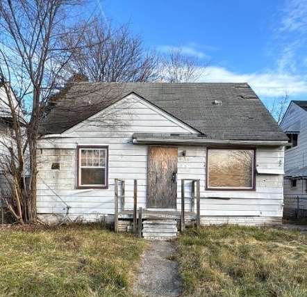 bungalow featuring a shingled roof
