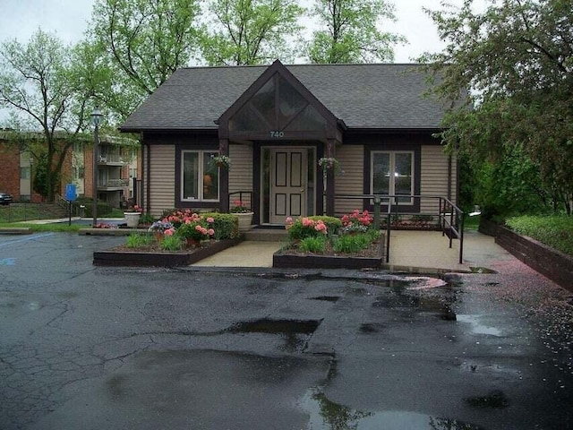 view of front facade featuring roof with shingles