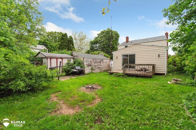 514 Chalmers St, Flint, MI 48503 - view of grassy yard featuring a wooden deck