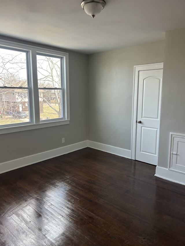 533 Lakewood St, Detroit, MI 48215 - empty room with dark wood-style flooring and baseboards