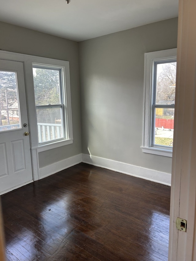 533 Lakewood St, Detroit, MI 48215 - foyer featuring dark wood-type flooring and baseboards
