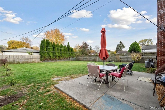 27908 Ryan Rd, Warren, MI 48092 - fenced backyard with a patio area and outdoor dining space