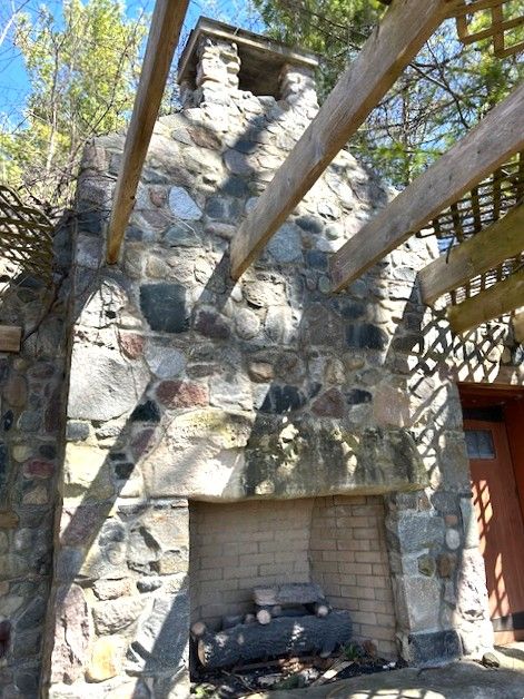 7000 Hillside Dr, Clarkston, MI 48346