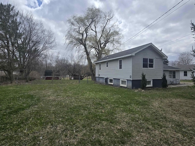 view of side of property featuring a lawn