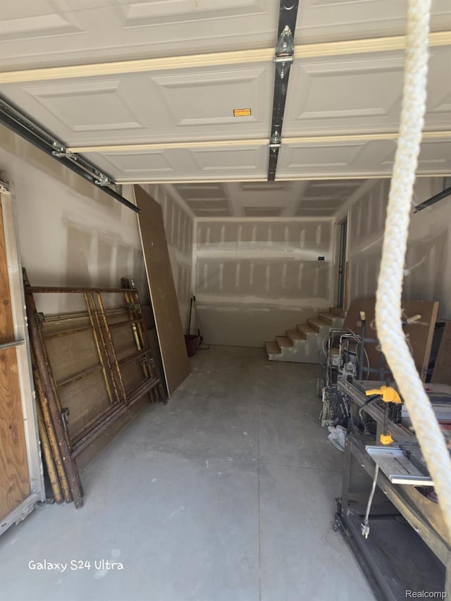 8475 Stout Ave, Warren, MI 48093 - view of garage