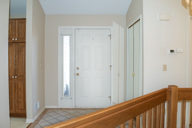 foyer featuring visible vents, baseboards, and light tile patterned flooring