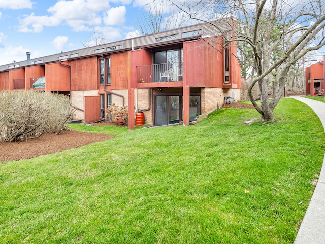 2401 Packard St Unit 31D, Ann Arbor, MI 48104 - back of property featuring a lawn and brick siding
