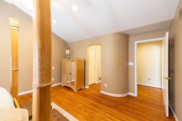 7837 Oak River Dr, Grosse Ile, MI 48138 - interior space featuring light wood-style flooring, visible vents, vaulted ceiling, recessed lighting, and baseboards