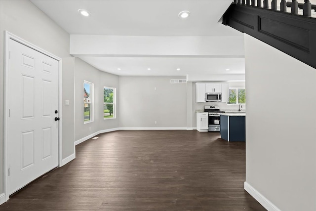 592 Leicester, Detroit, MI 48202 - unfurnished living room with plenty of natural light, dark wood-style floors, baseboards, recessed lighting, and a sink