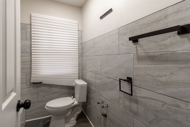 9661 Asbury Park, Detroit, MI 48227 - bathroom with tile walls and toilet