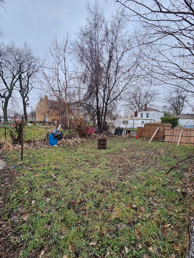 494 Polk Ave, River Rouge, MI 48218 - view of yard with fence
