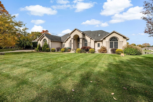 view of front of home featuring a front yard and stucco siding